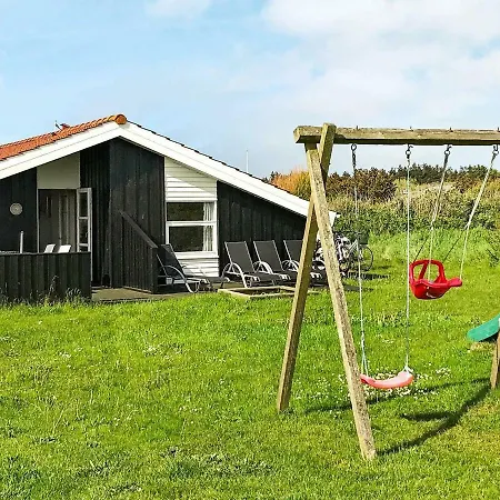 Three-bedroom Holiday In 7 Løkken