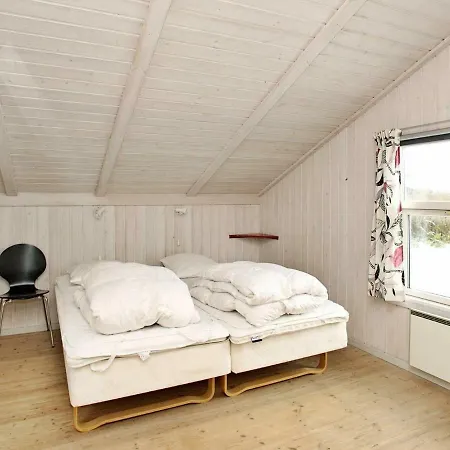 Three-bedroom Holiday In 7 Casa vacanze