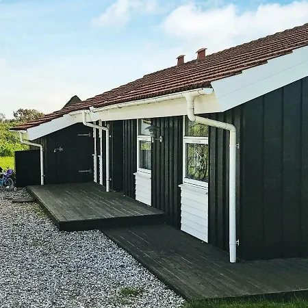 Three-bedroom Holiday In 7 Løkken