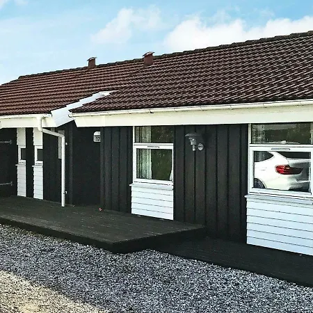 Three-bedroom Holiday In 7 Løkken
