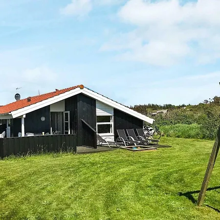 Three-bedroom Holiday In 7 Casa vacanze