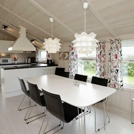 Three-bedroom Holiday In 7